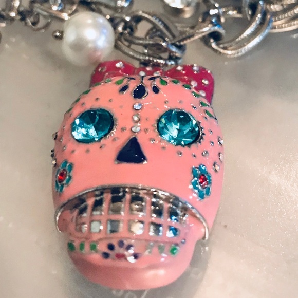 Pink skull day of the dead Betsey Johnson vintage charm bracelet silver crystal - Picture 4 of 4